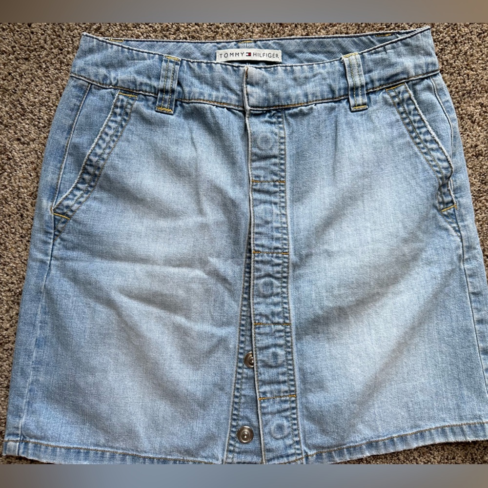Tommy Hilfiger Snap Front A-line Mini Skirt Light Wash Denim Y2K short s…